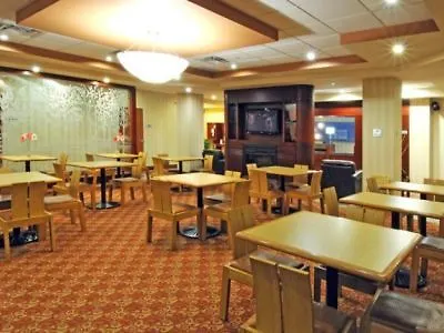 Holiday Inn Express Brampton By Ihg 2*,  Canada