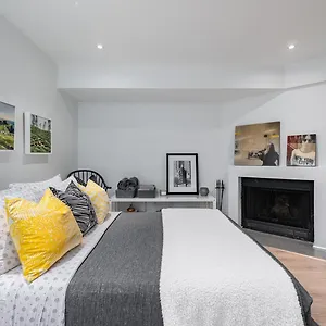  Homestay Modern Design Canada